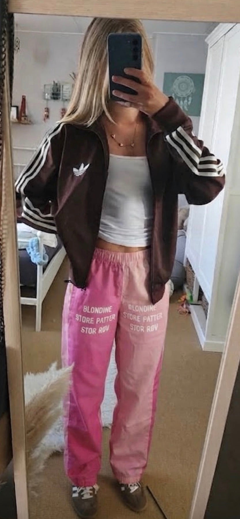 Blondine store patter stor røv pants