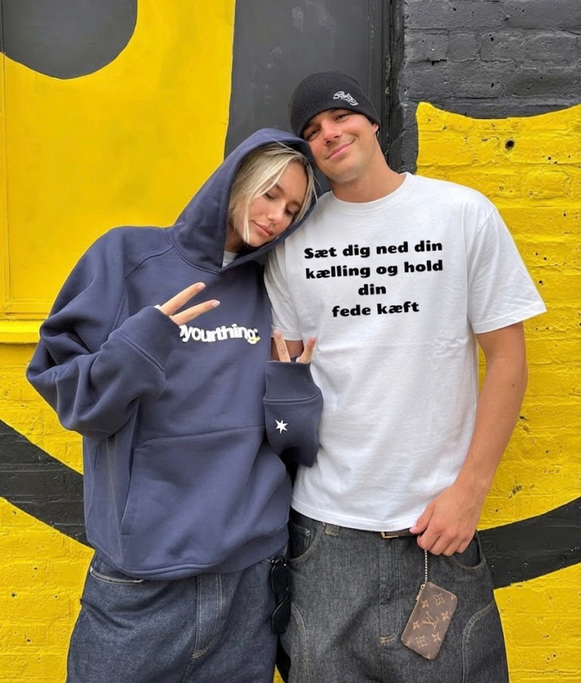 Sæt dig ned din kælling og hold din fede kæft tees