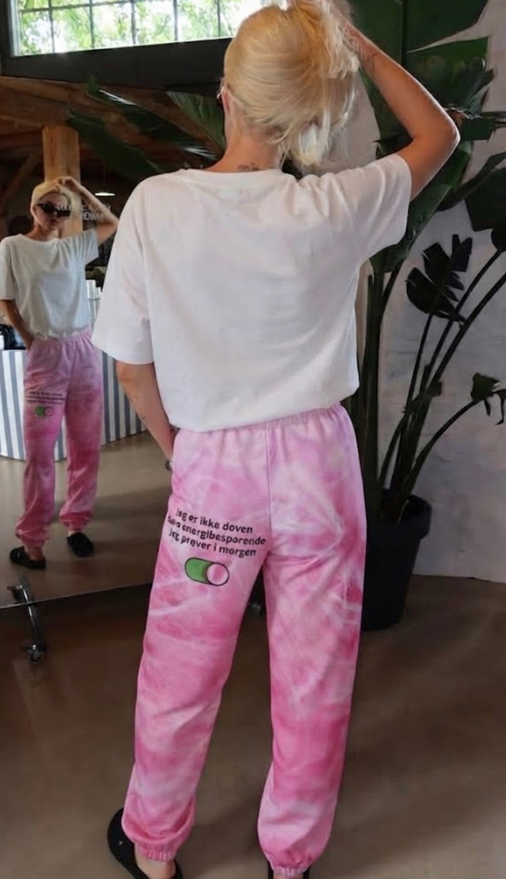 Jeg er ikke doven Sweatpants (Pink Tie-Dye)