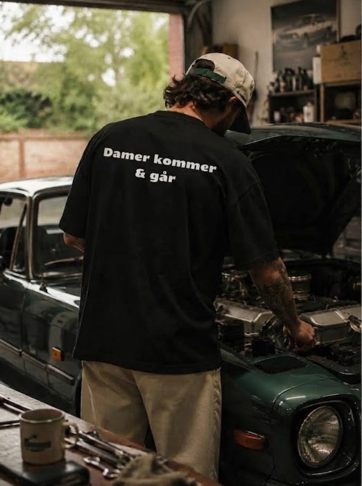 Damer kommer og går tees