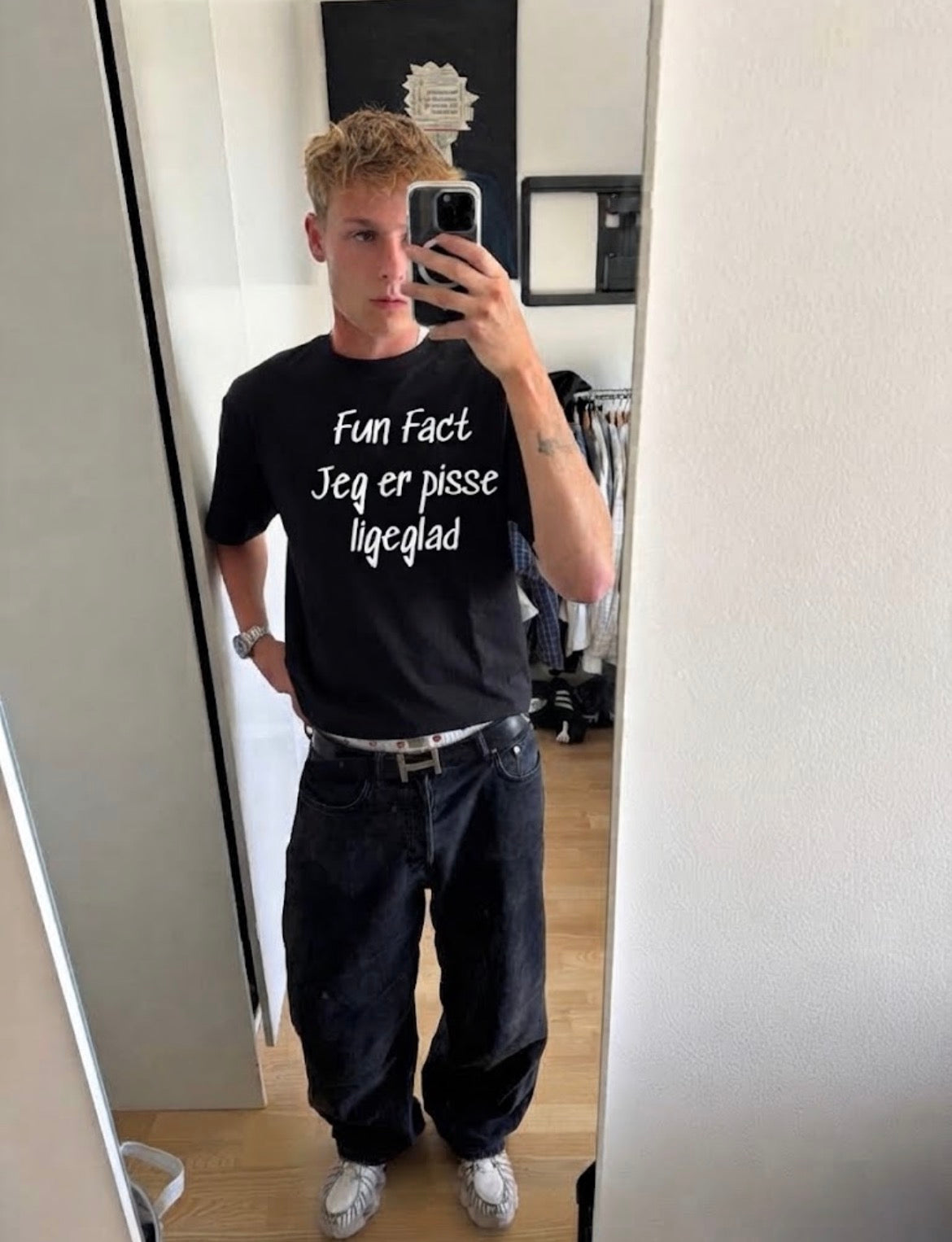FUN FACT  JEG ER PISSE LIGEGLAD TEES