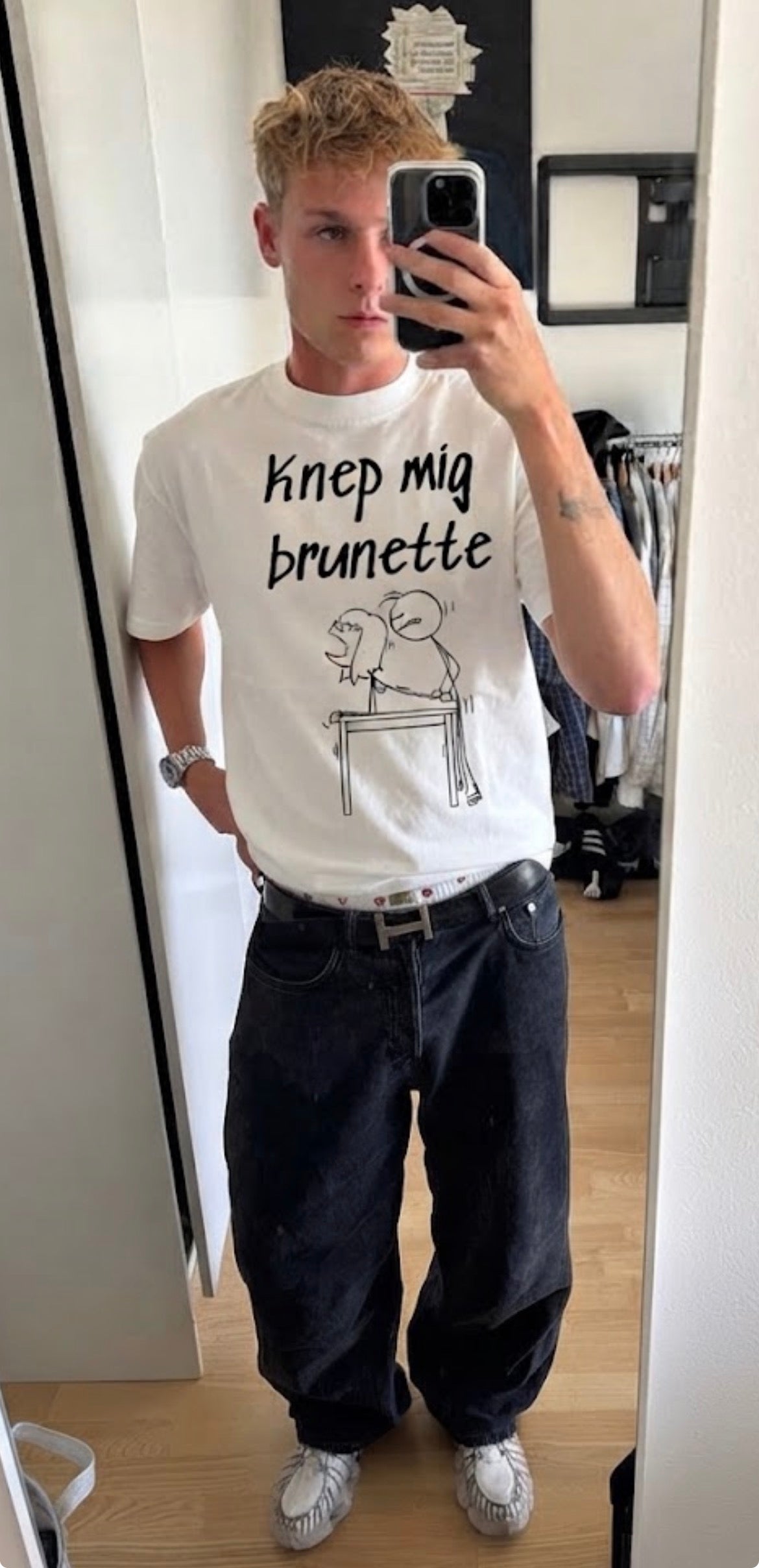 Knep mig brunette tee