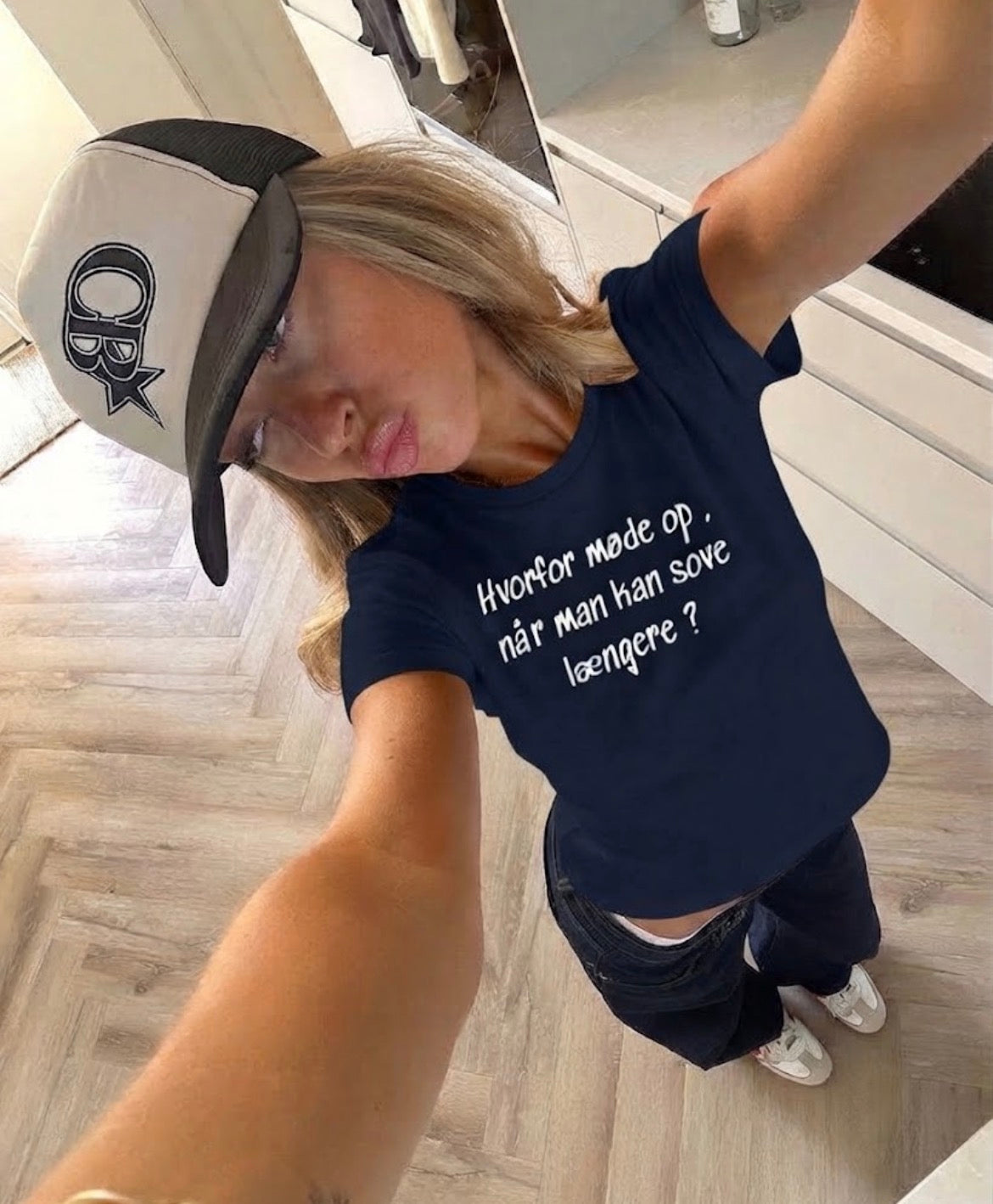 HVORFOR MØDE OP I DAG NÅR JEG KAN SOVE LÆNGERE TEES