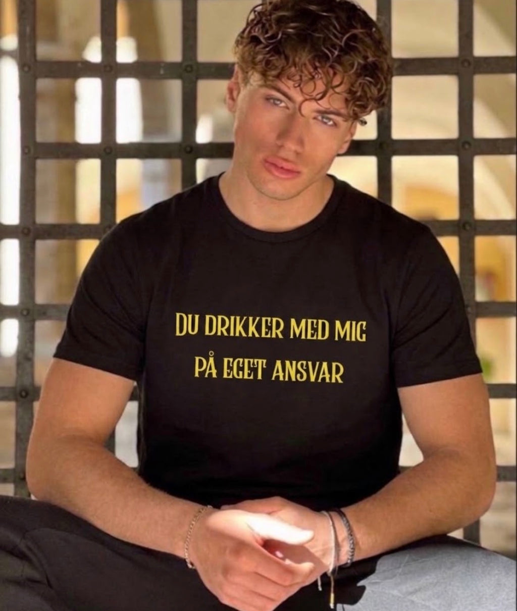 Du drikker med mig på eget ansvar tees